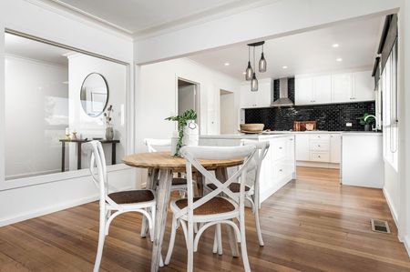 Stylish 3 bedroom Family Home - Photo 4