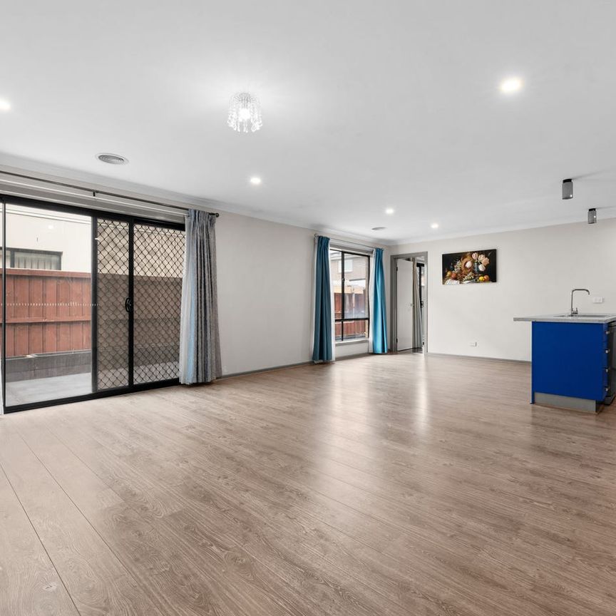 Beautiful Double Storey house in Wollert! - Photo 1