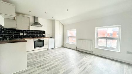 1 bedroom Flat in George Street, Reading - Photo 3