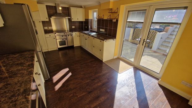 3 bed town house to rent in Meadow View, Holywell Lake - Photo 1