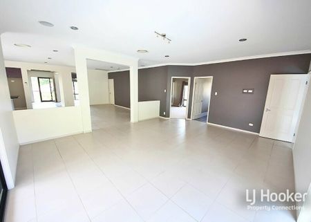 SUPERB 4 BEDROOM PLUS STUDY HOME WITH POOL - Photo 5