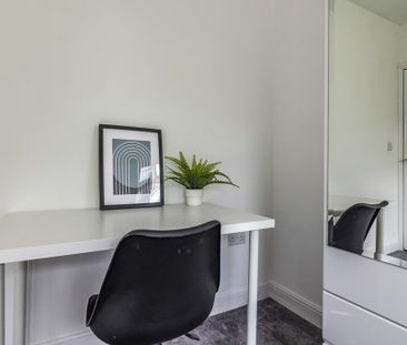 4 bedroom semi-detached house to rent - Photo 6