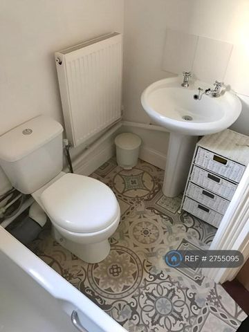 1 bedroom in a house share to rent - Photo 5