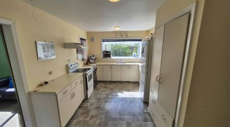 Burnside Gem – Spacious 4-Bedroom, 2-Bathroom Home - Photo 3