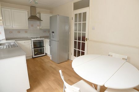 Property to let in St Andrews - Photo 3