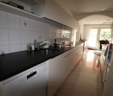 Helles WG-Zimmer mit eignem Bad u. Mitbenutzung Küche, Essbereich u... - Photo 1