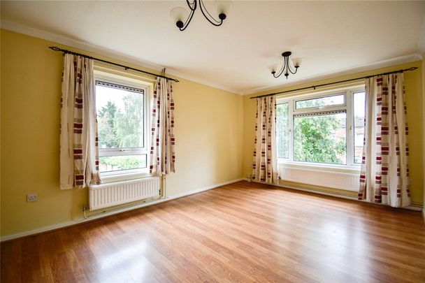 Well presented 1 double bedroom apartment situated just off Histon Road with excellent access to A14 and M11. Storage cupboaord, GCH. Off Street parking. Unfurnished. - Photo 1
