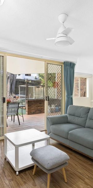 2/24, Depper Street, ST LUCIA, Rent – $800 per week - Photo 1