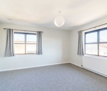 2 Bedroom Apartment | Available 04-04-2025 - Photo 1