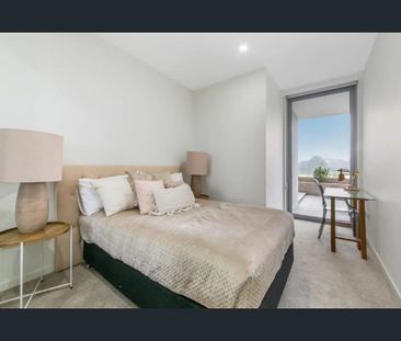 Sleek, Modern 2 Bedroom Apartment - Photo 3