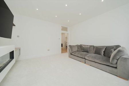 Hammersmith Bridge Road, Hammersmith, W6 - Photo 2