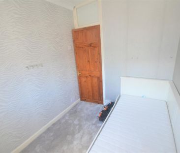 4 bedroom terraced house to rent - Photo 3