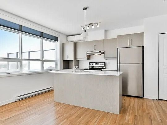 60 Cartier Street, Longueuil, QC - Photo 1
