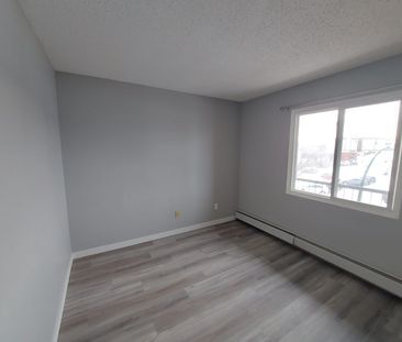 Large 1 Bedroom Unit!!! One Month Free Rent!! - Photo 2