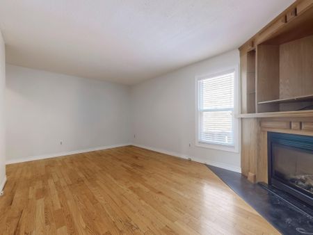 For Lease - 3400 Drummond Road, Mississauga, Ontario - Photo 2