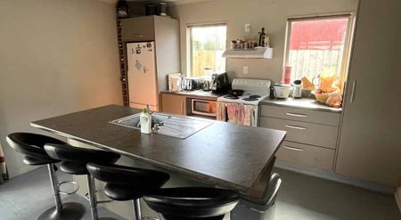 Stylish, spacious and centrally located - Photo 4