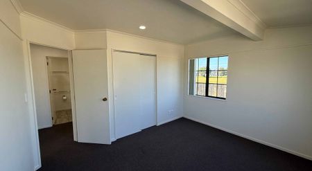 Beachside Charm Meets Summer Vibes! - Photo 4