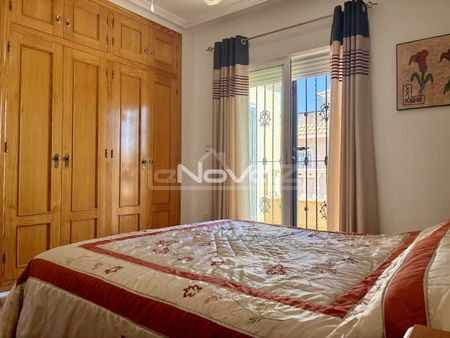 Sunny and cosy bungalow in La Zenia, Orihuela Co - Photo 4