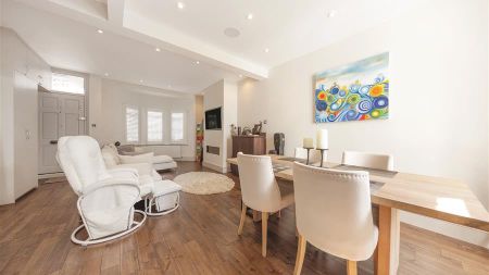 Home Road, SW11 - Photo 3