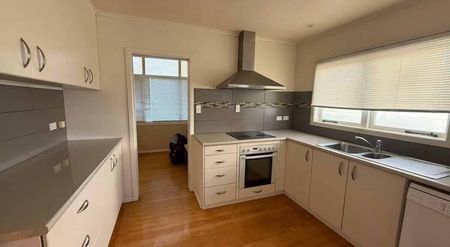 3 Bedroom house in Castor Bay - Photo 2