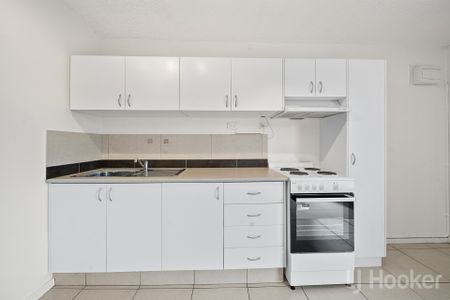 Spacious One Bedroom Unit - Photo 5