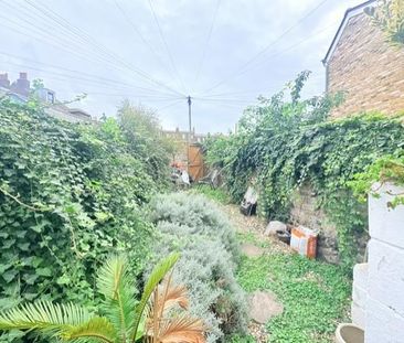 3 bedroom terraced house to rent - Photo 6