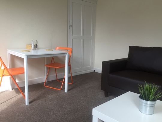 2 Bedroom Terraced To Rent in Lenton - Photo 1