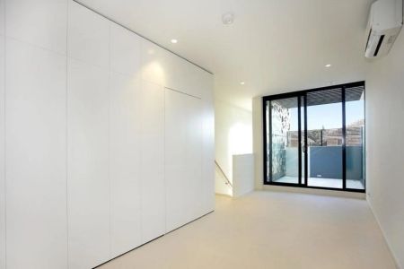 Two beds, two bathrooms, two car spaces… and too good to miss! FIRST INSPECTION WILL BE ON THE 8TH OF NOVEMBER - Photo 5