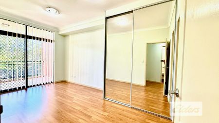 Modern 2-Bedroom Apartment in Prime Lidcombe Location - Photo 4