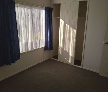 Pet Friendly 3 Bedroom family home - Photo 3