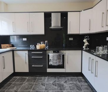 Modern 5-bedroom student property - Photo 4