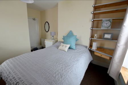 Albert Road Parkstone, Poole, Dorset, BH12 2BX - Photo 5