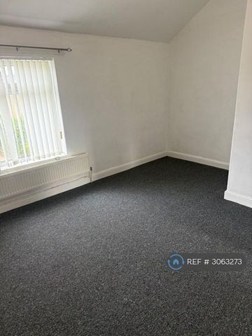 3 bedroom end of terrace house to rent - Photo 3