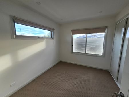 Oakleigh East - Photo 4