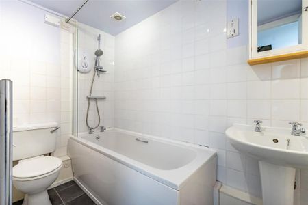 2 bedroom maisonette to rent - Photo 2