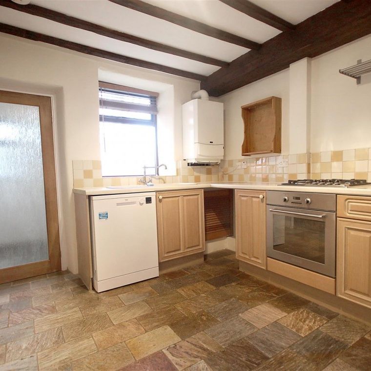 2 Bedroom House - Terraced To Let - Photo 1