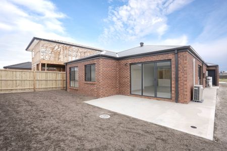 9 Curved Trunk Road, OFFICER - Photo 5
