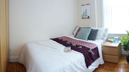 Three Bedroom Flat Victoria Avenue - Photo 4