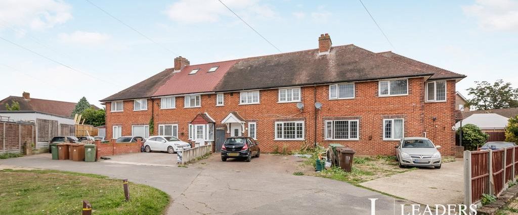 4 bedroom semi-detached house to rent - Photo 1