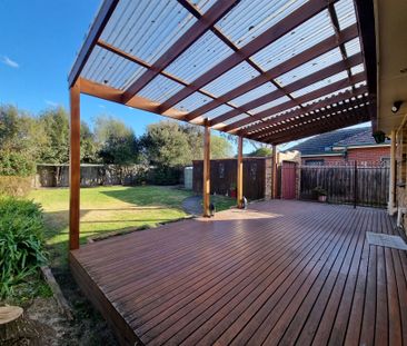 Perfect Family Home with Exceptional Rear Gardens - Photo 4