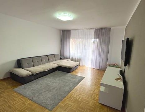 Geräumige Wohnung im Obergeschoss eines Drei-Parteien-Haus in Altenkirchen zu vermieten! - Foto 1