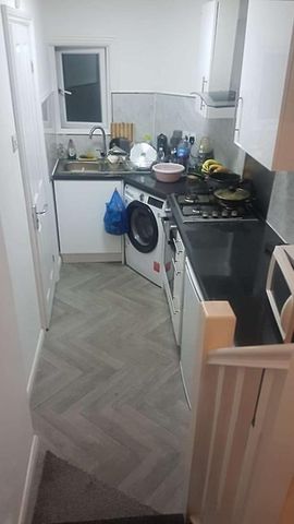 High Road Ilford, IG1 - Photo 4