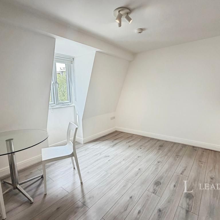 Studio to rent - Photo 1