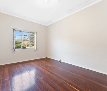 Large family home in great location: 2 Bedrooms plus Sunroom, Games... - Photo 1