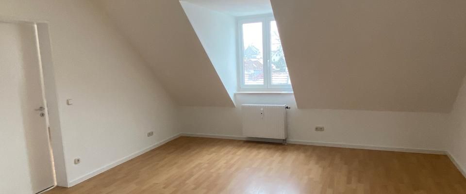 Attraktive 3-Zimmer mit Abstellraum im Dachgeschoss in grüner Lage! - Foto 1