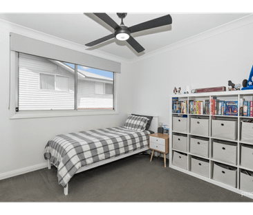 MODERN THREE-BEDROOM TOWNHOUSE WITH BUSH OUTLOOK - Photo 2