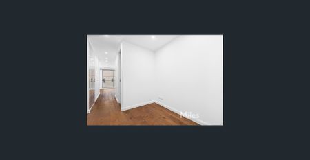 LARGE APARTMENT WITH CONVENIENCE AT YOUR DOORSTEP - Photo 4