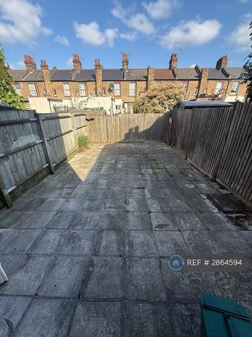 5 bedroom semi-detached house to rent - Photo 5