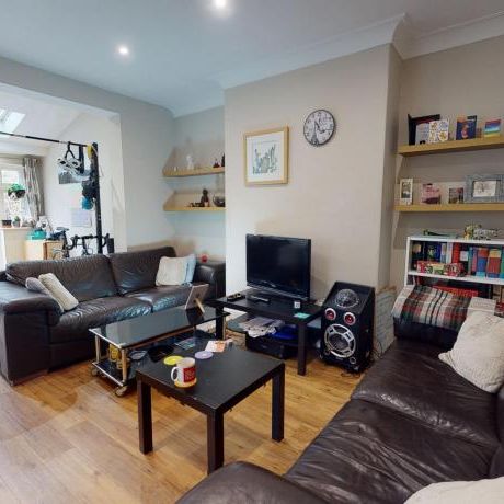 Headingley Crescent, - Photo 1