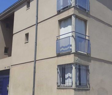 NIMES CENTRE/LYCEE DHUODA - RUE HENRI IV - STUDIO 21.32 M2 AU 1ER E... - Photo 3